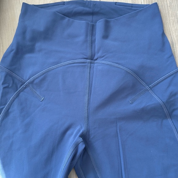 Lululemon l leggings 24 inch from inseam. Size 4 - Picture 1 of 6